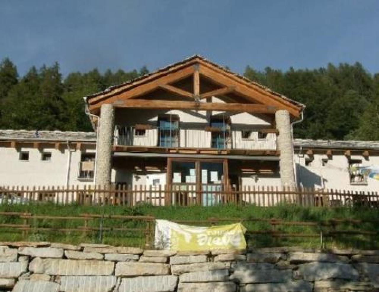 Pontechianale, offerte entro il 23 per il bar Pontile e il rifugio Alevé