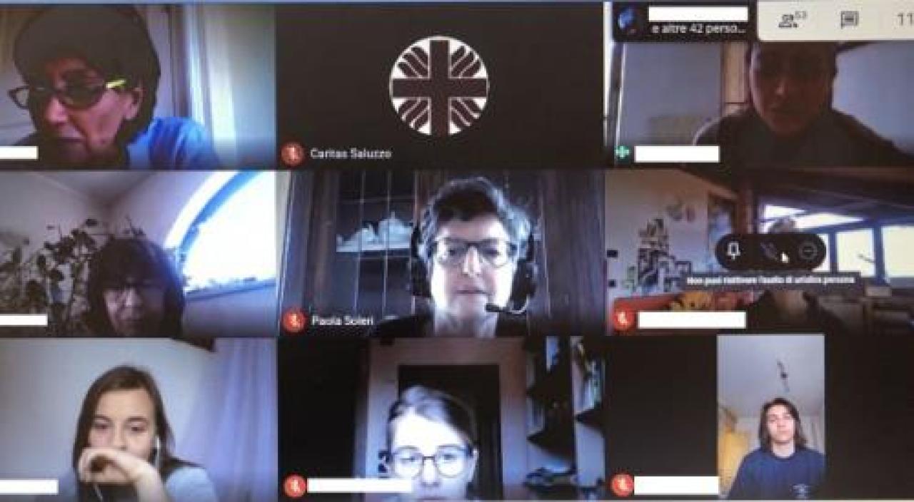 Studenti a lezione di volontariato