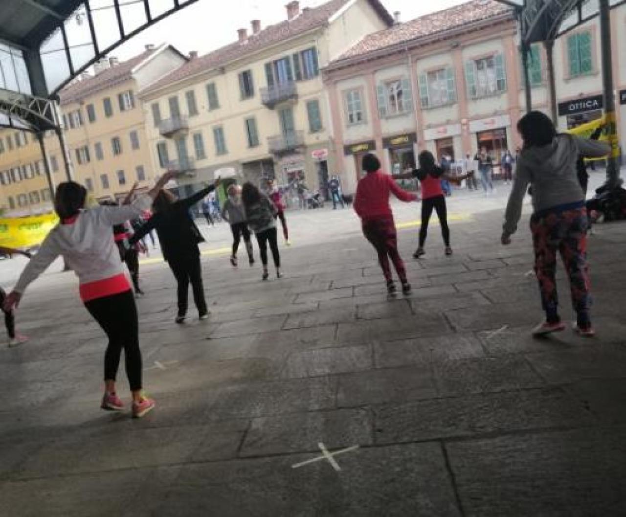 Una protesta a ritmo di Zumba Zzzzz zzzzzz
