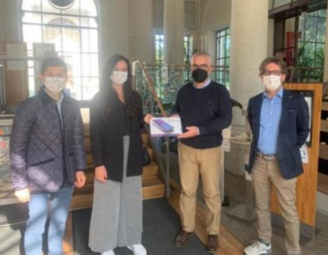 Consegnati tre tablet alle case di riposo