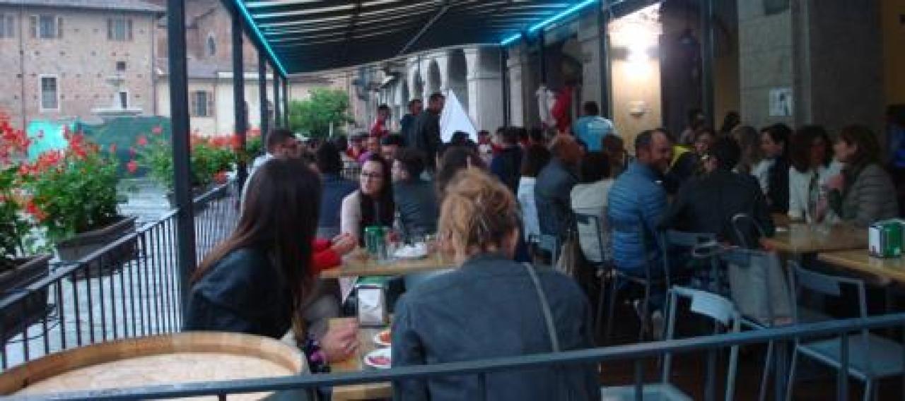 Coprifuoco alle 23 e cena al ristorante Banchetti di nozze con il “green pass” centri commerciali aperti. discoteche ancora chiuse