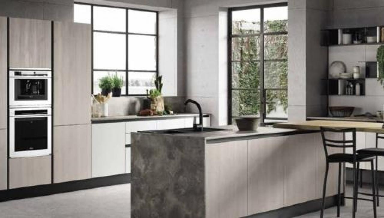 Cucine con isola, la scelta giovane che esalta lo chef e crea un ambiente