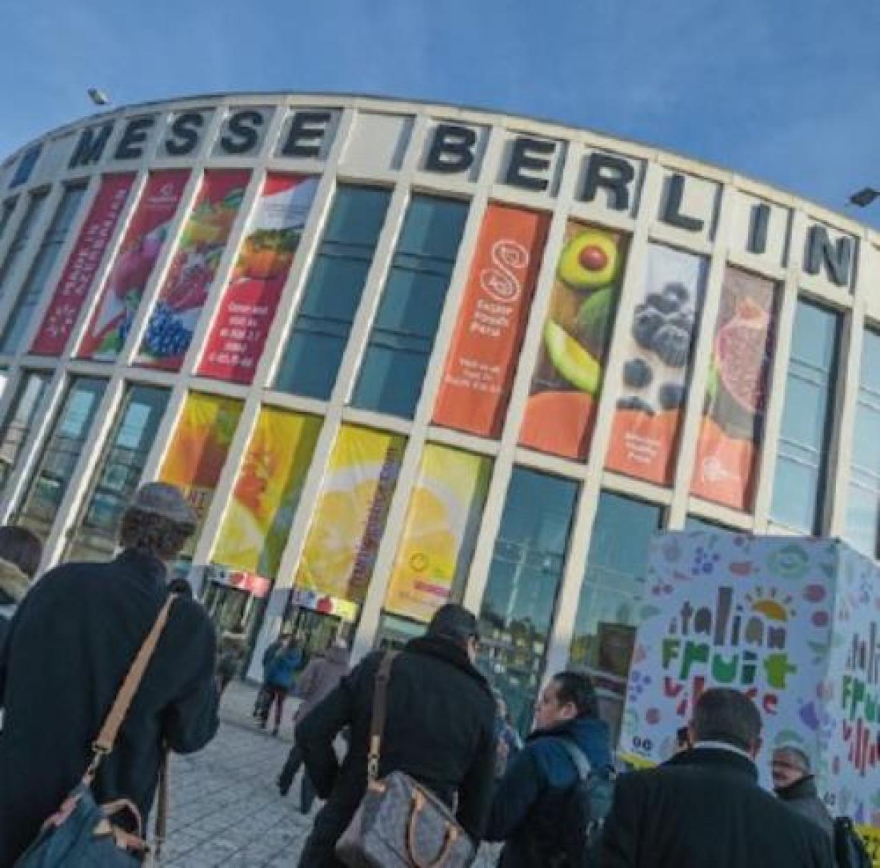 Il mondo frutta non si ferma C’è voglia di tornare in fiera ripartenza In estate riprendono le manifestazioni in presenza. Saluzzo conferma S. Chiaffredo