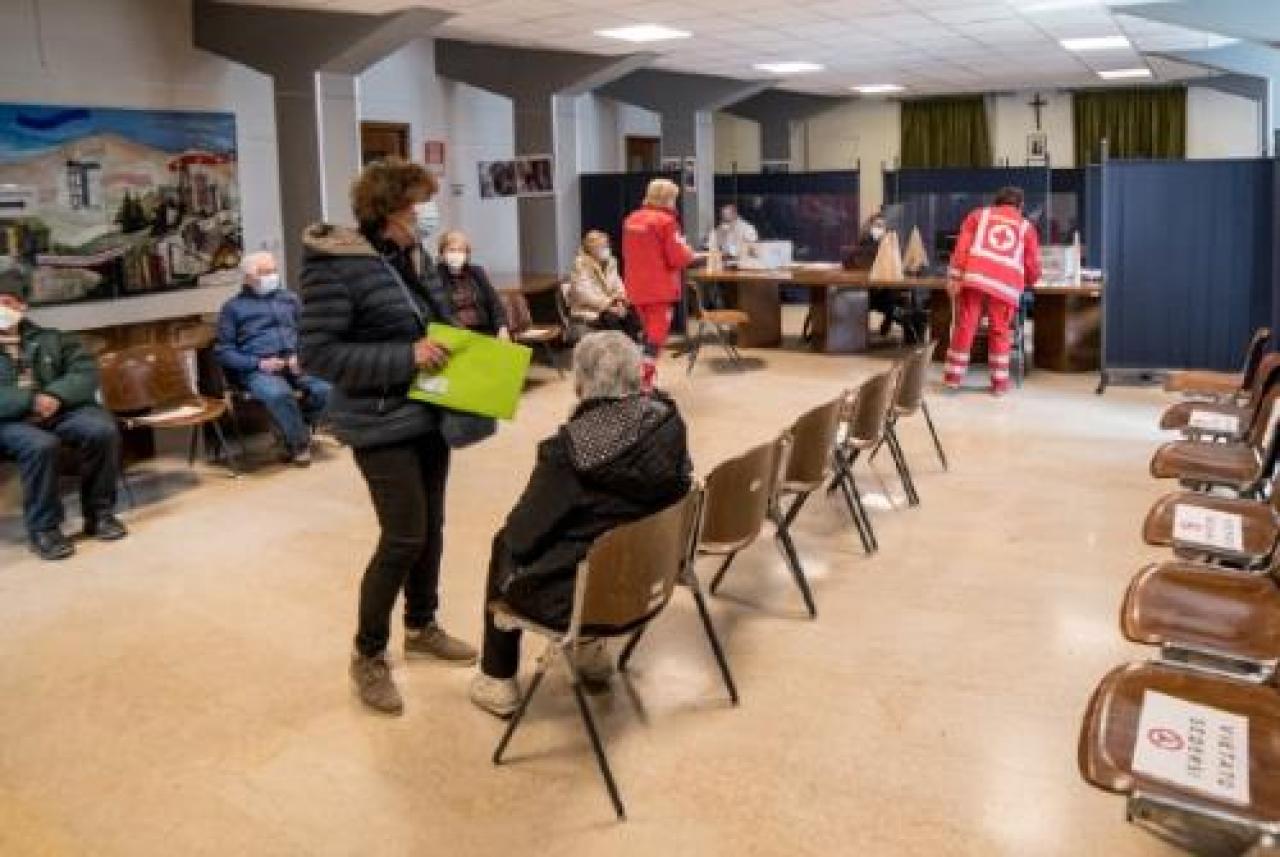 Il sindaco: i fondi destinati a frassino sono stati dirottati al municipio di venasca A Sampeyre si vaccinano i sessantenni Amorisco attacca l’Unione montana