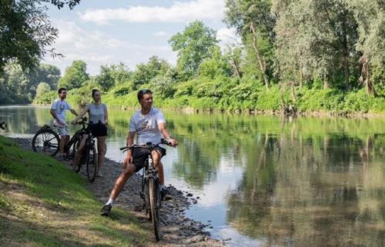 In gita alla scoperta del Po con le e-bike di Octavia a Cardè