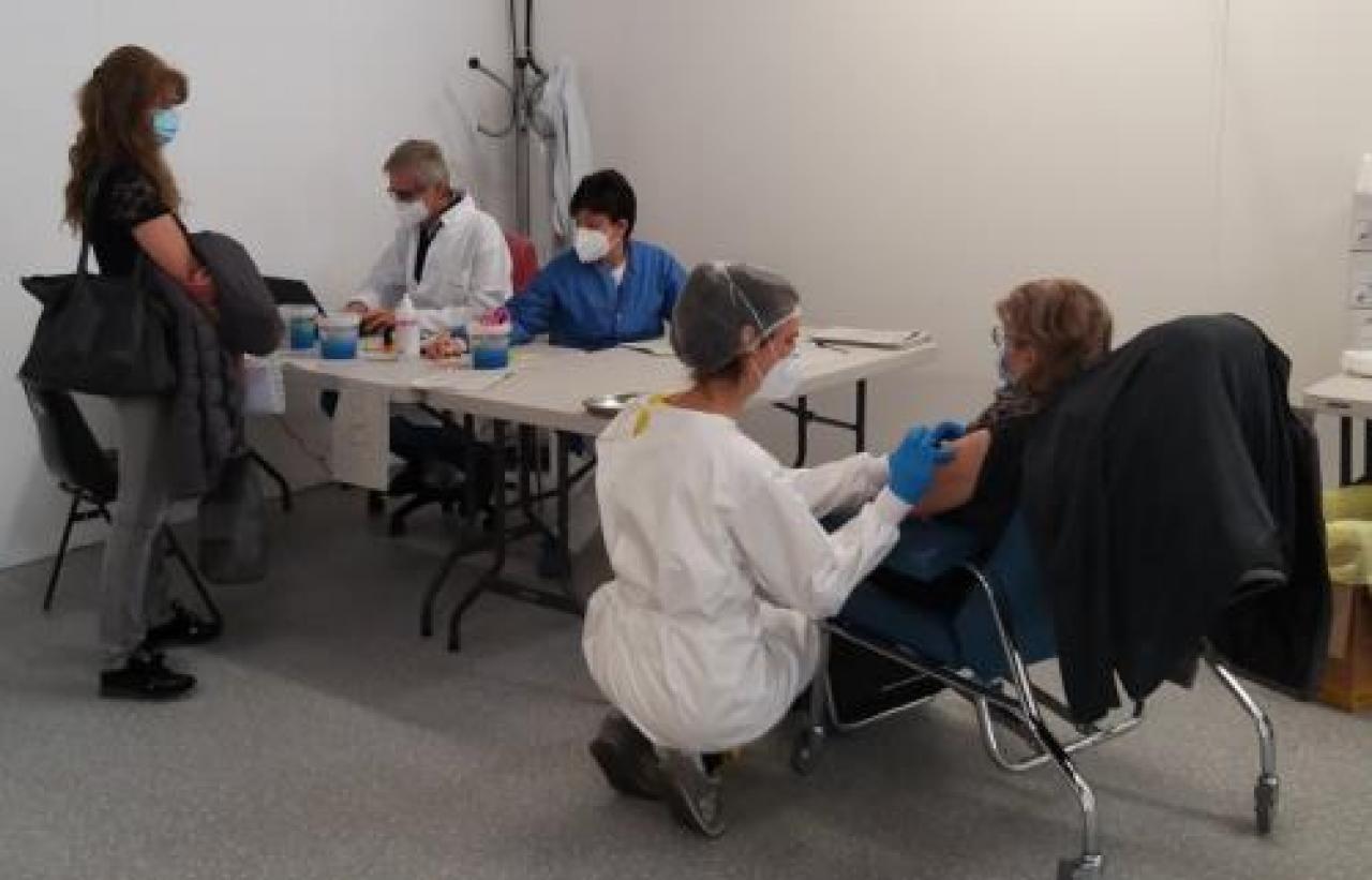 L’hub di Saluzzo supera lo stress test Asl Cn1: vaccinati 139 mila cittadini Zzzzz zzzzzz