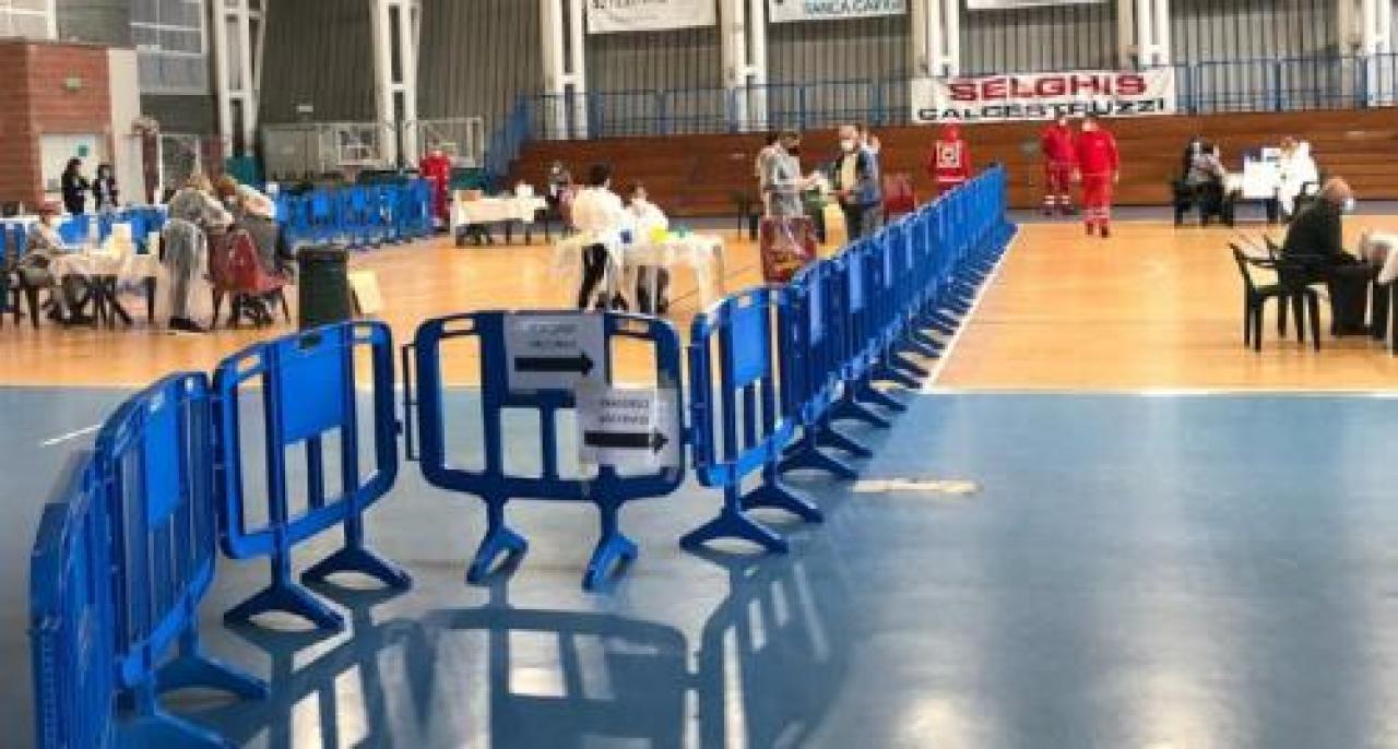 Mancano le dosi, rinvio di una settimana a moretta Covid, 200 vaccinati a Villafranca Macchina organizzativa perfetta