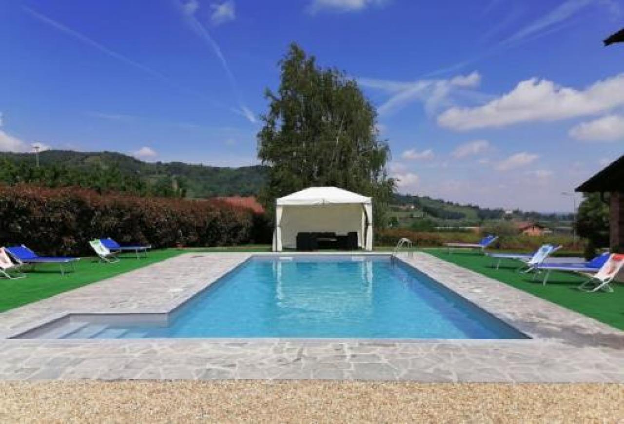 Barbun beach, novità dell’estate Lieti banchetti a bordo piscina collina di pagno L’ultima fatica di Danilo Giordanino (Quat Taulin)