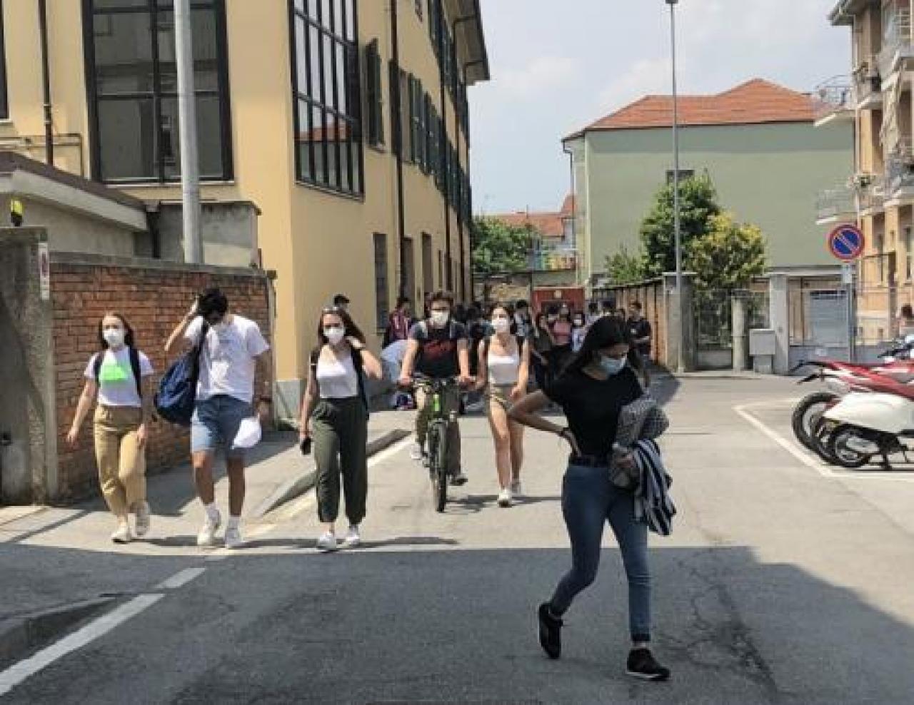 «Che bello salutarsi in aula»