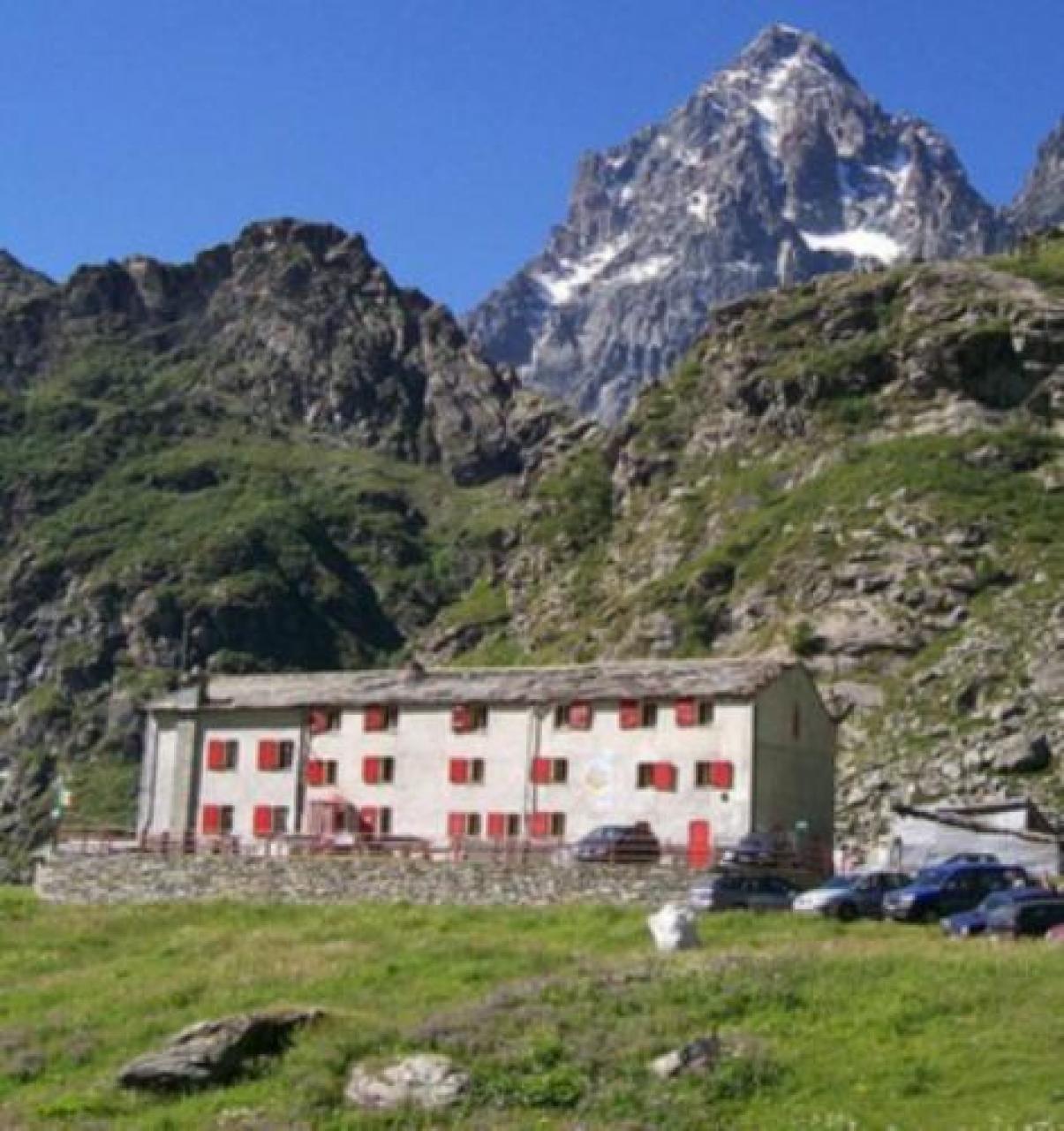 Crissolo, riapre nel weekend lo storico rifugio Pian del Re