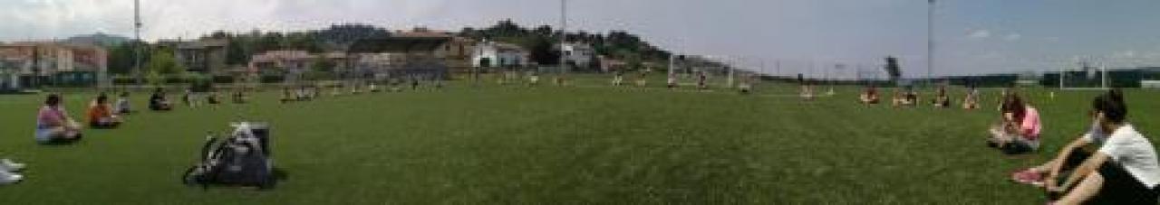 I bambini inaugurano il campo in sintetico