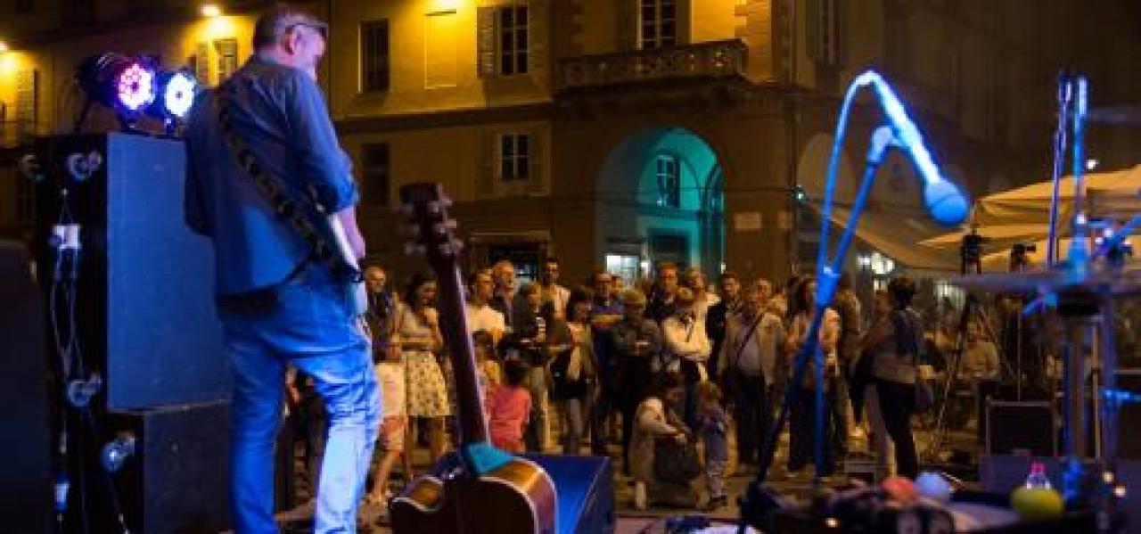 L’arena fab sarà il fulcro dei grandi eventi. Gli altri Appuntamenti tra città alta e centro cittadino Saluzzo si prepara all’estate tra teatro concerti e cinema all’aperto sotto l’ala