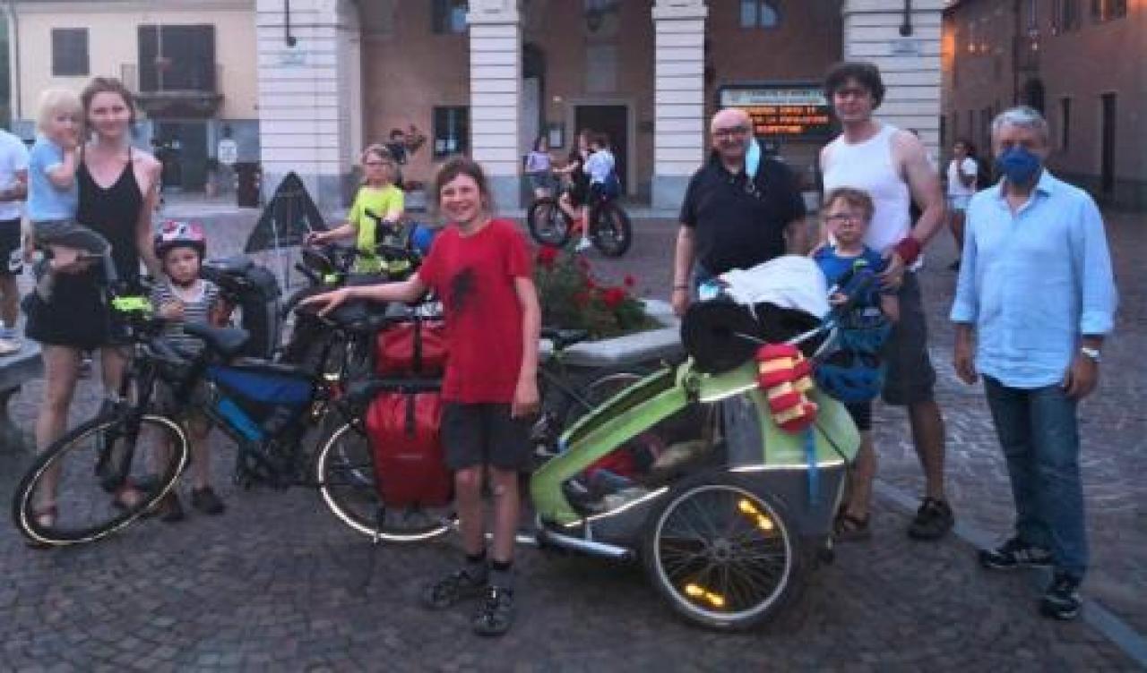 Lungo il Po con 5 figli