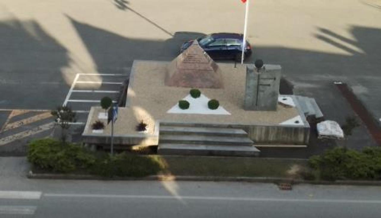 Pagno, si lavora al tetto del municipio Nuovo look per il monumento in centro