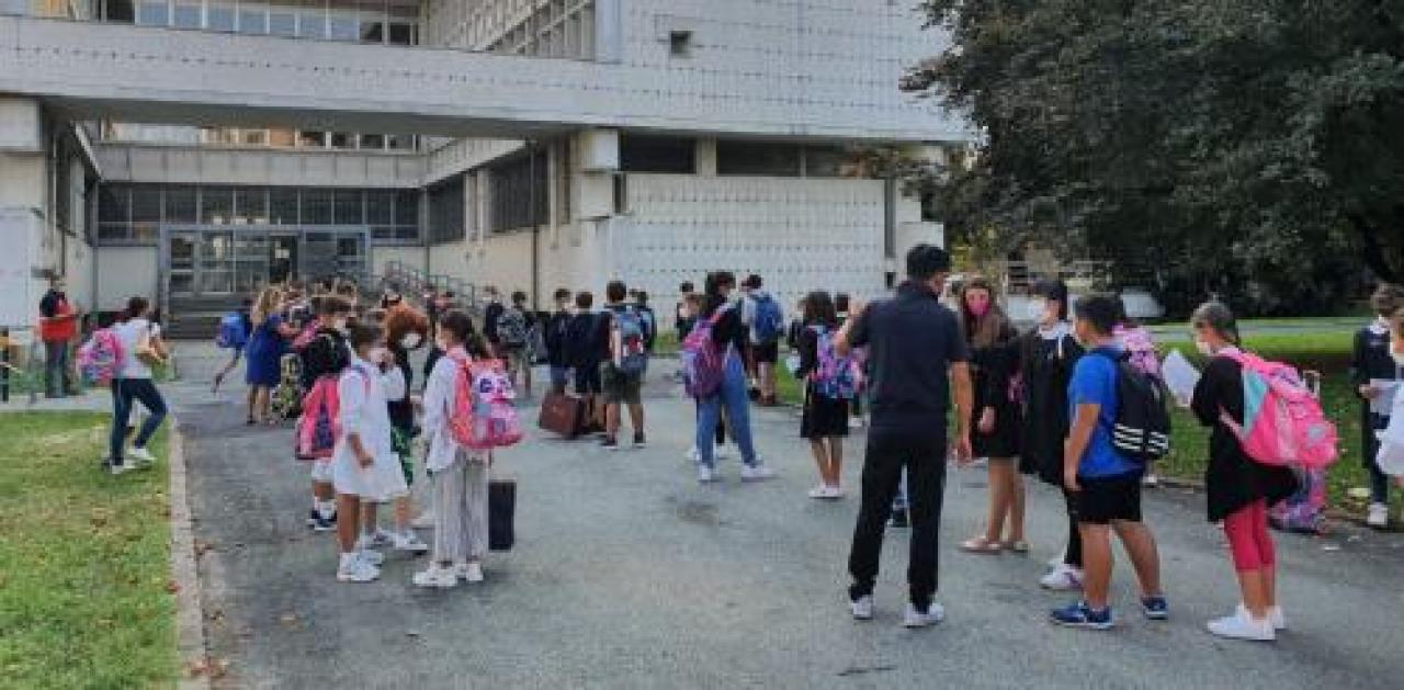 Tornano gli esami in presenza alle medie. Impegnati 751 alunni
