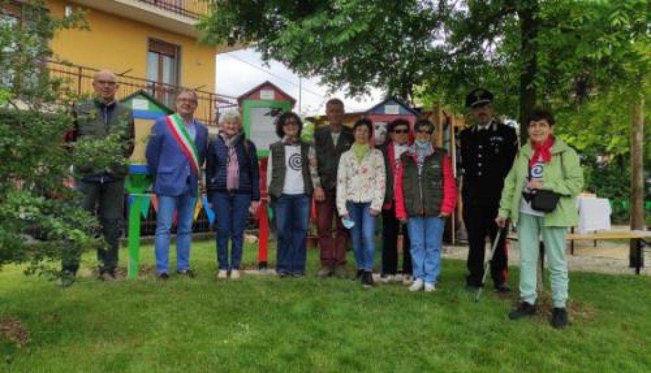 Un acero rosso dedicato ai carabinieri e una pianta per il sindaco di Busca
