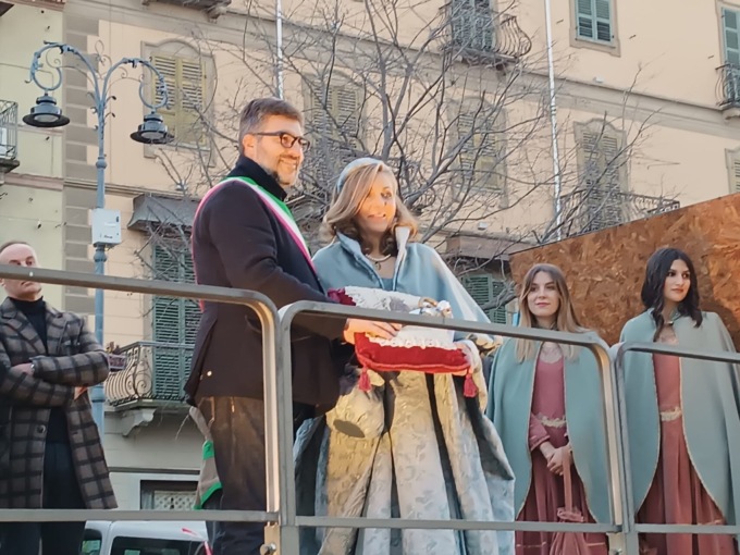 Velluto azzurro per la Castellana in tour per le visite del sorriso
