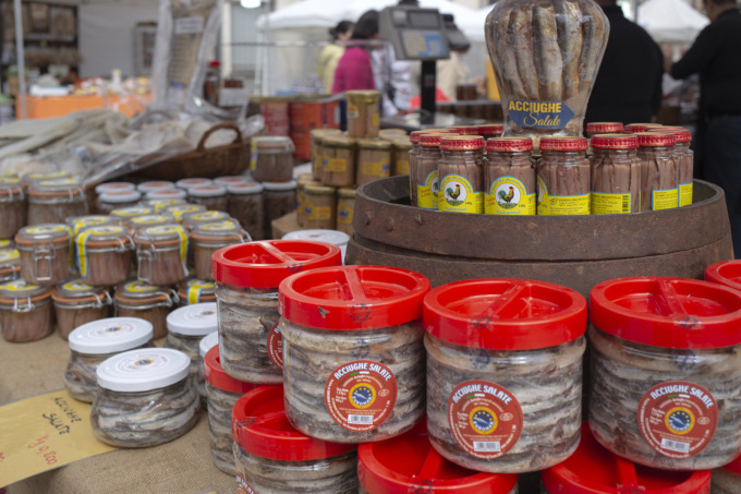 Dronero da vivere e gustare tra acciughe e prodotti tipici