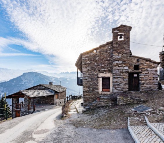 Trekking eno-gastronomico fronte Viso a Ostana