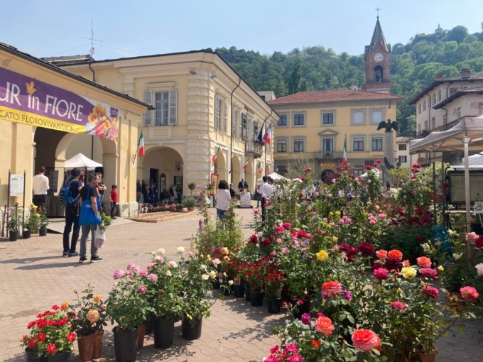 Cavour in Fiore inzia con il sole