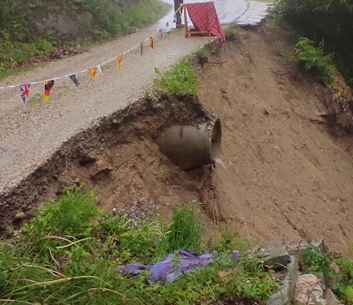 Frana a Barge, transito interrotto a Montebracco