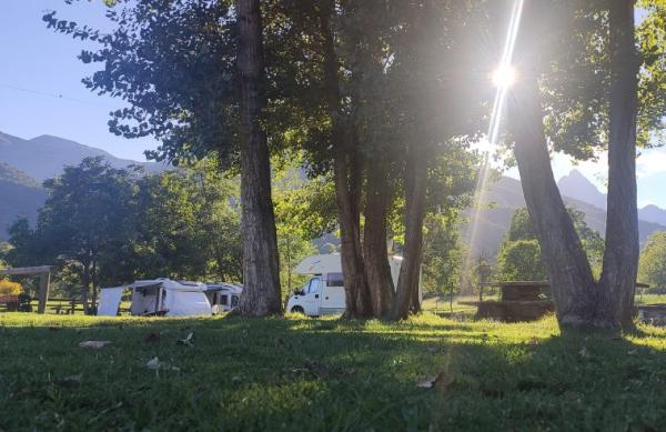Paesana, l’isola felice dei camperisti il caso Arrivi da Torino