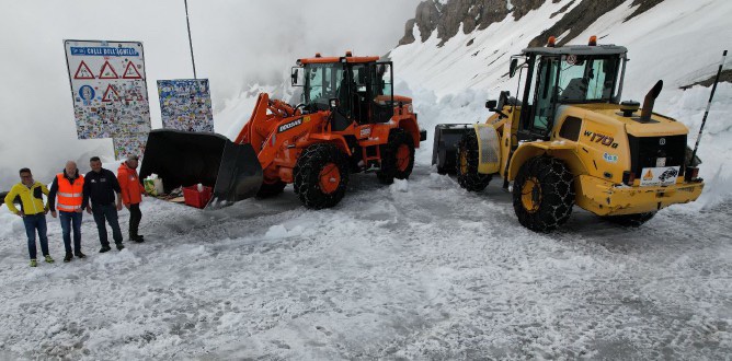 Colle dell’Agnello, italiani in cima La riapertura del valico giovedì 18