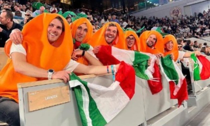 I Carotaboys che tifano Sinner conquistano la scena mondiale