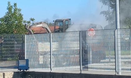 Forte boato a Saluzzo: a fuoco gli pneumatici di un autocarro