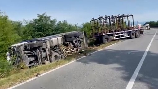 Incidente a Cavallermaggiore: auto si schianta contro un camion