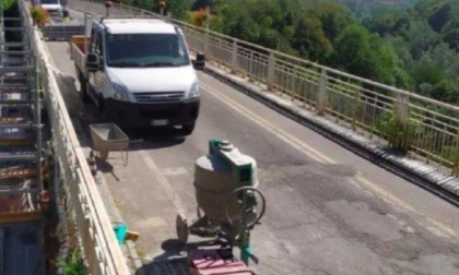 Si allarga il ponte di Tetti: passano i camion