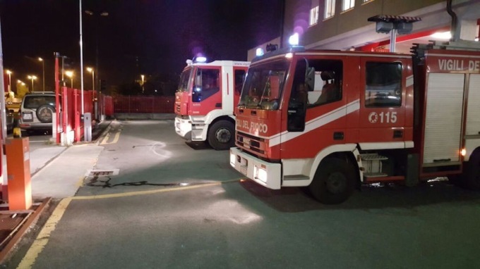 Fiamme a Moretta in via Bollati: a fuoco un tagliaerba