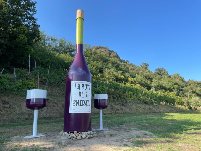 La mega bottiglia della Smiraglia
