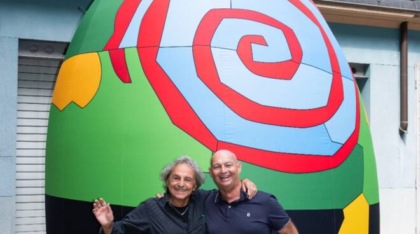 Ugo Nespolo firma il gonfiabile di Peraria