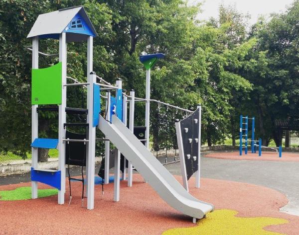 Il nuovo parco giochi “inclusivo” del Po tra castello e Sentiero delle Ochette