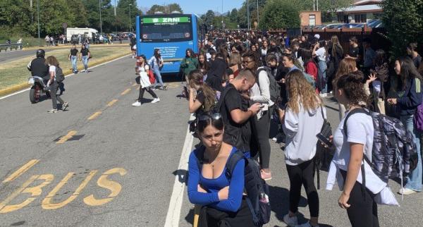 Cambiano gli orari delle lezioni Bus da ricalibrare nel Saluzzese