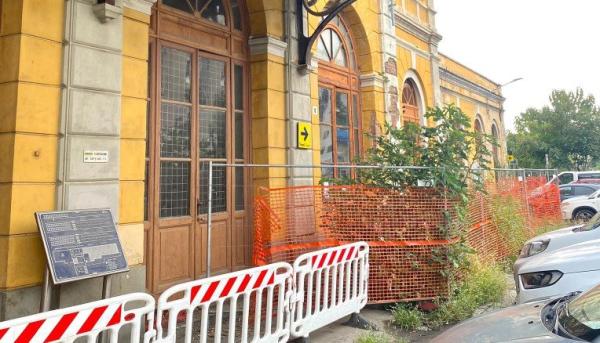 Le Ferrovie ripuliscono la stazione