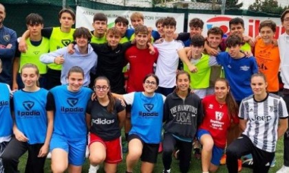 Gli allievi del liceo sportivo alla Scuola calcio