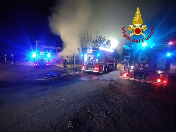 Incendio a Cervignasco in un’azienda di compost