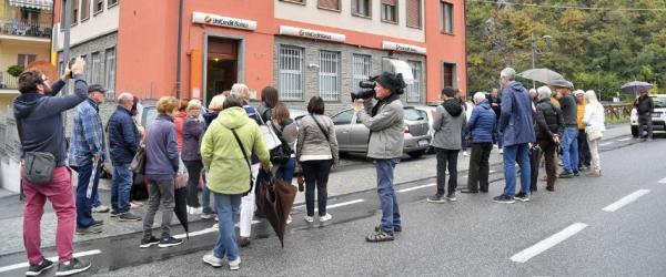 Unicredit Amministratori e cittadini in piazza