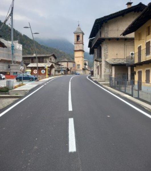 Frassino, nuovo asfalto in centro paese