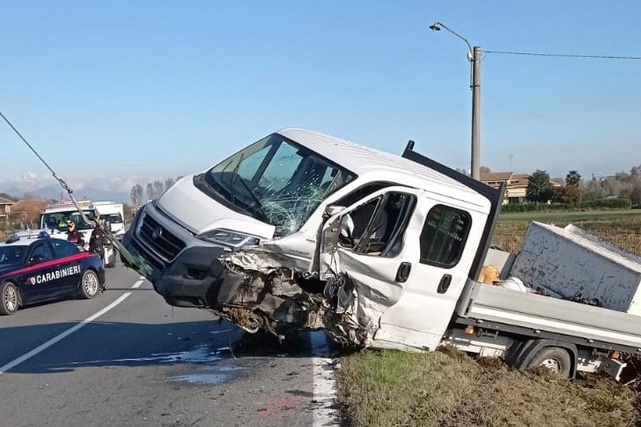 Incidente sulla statale a Villafranca: conducente ferito