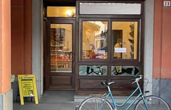 Moretta, venerdì riapre l’edicola sotto i portici di via Torino