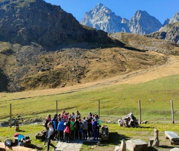La “Signora delle erbe” in tour per le scuole delle valli del Monviso