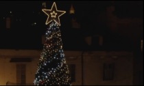 Il Natale arriva sabato pomeriggio con l’accensione di luci e albero