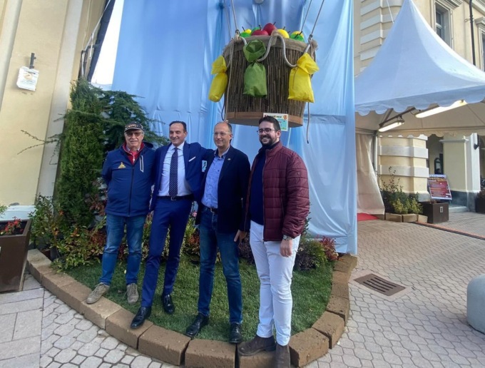Alberto Cirio in visita a Tuttomele 2023