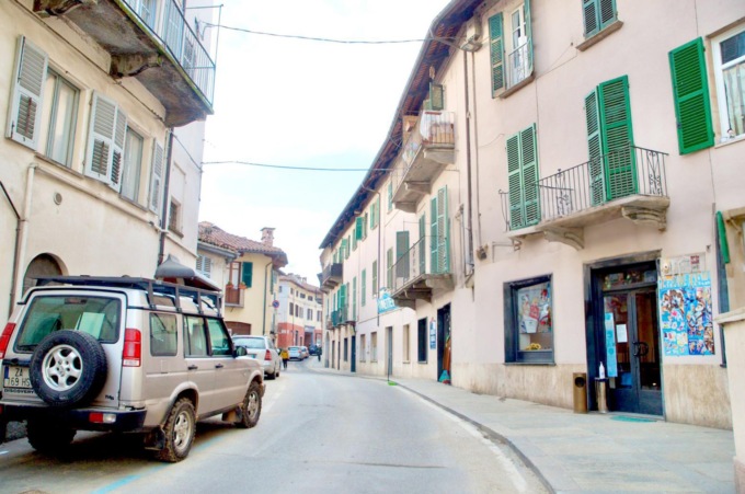 Lavori in via Bodoni fino a lunedì