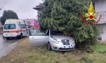 Auto fuoristrada a Verzuolo, conducente in ospedale