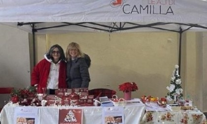 L’abbraccio a Camilla con l'associazione ai mercatini di Barge