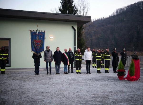 La benedizione di Guerrini, Cirio inaugura la caserma dei pompieri